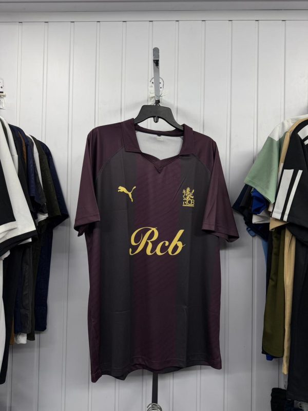 RCB : Royal Challengers Bengaluru Casual Tee<br><p class="pre-order-tag-ft-1953">Available on Pre-Order</p>